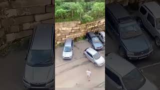 😯😱 Retaining wall collapses onto vehicles -- İstinat duvarı araçların üzerine devriliyor.