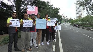 Lynas employees protest, urging govt to save their jobs