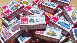 トミカミニカーが箱いっぱいに詰まってる！一緒に収納しよう☆【トミカのベストコレクションを動画でまとめました -☆!,】