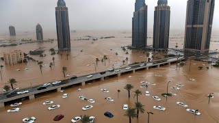 Tragedy in Saudi Arabia today! Many cars floating in water, major flooding in Qassim