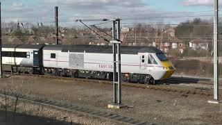 (HD) An East Coast HST departs and 37516 passes through at York 2/4/13