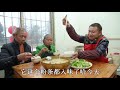 3斤大公鸡掰了，老爸做一锅川味芋儿鸡，香糯入味，老两口吃香了