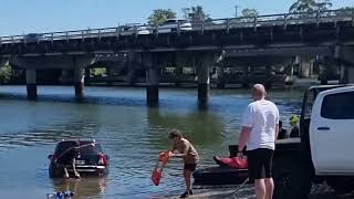 Car goes under water at Coomera river boat ramp