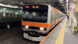 E231系0番台MU20編成が回送電車として警笛を鳴らして大宮駅を発車するシーン（回2768M）2021.10.17