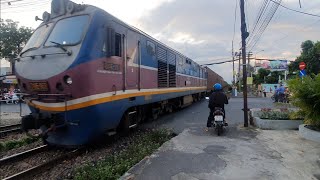 Máy D19E-963 kéo tàu hàng HH1OT vào ga Nha Trang lúc 17:37(8/2/25)