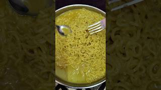 How to eat noodles with a fork🤔 #noodles #foodie #yum #delicious #shorts #trending #viral #food #how