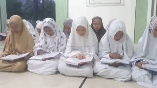 Mengulang materi Fikih Santri Putri Ponpes Al-Azhar Kebumen kelas 7 dan 8.