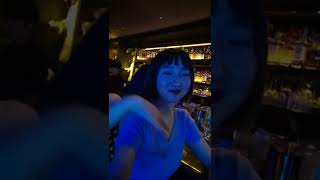 只要有姐妹，坐在吧台也可以跳舞You can dance at the bar as long as you got your BFF｜酒吧bar/夜店nightclub｜西安夜生活Xi'an