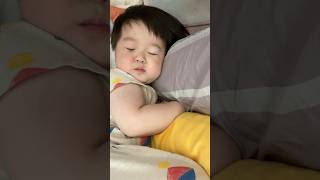 서호 이제 낮잠자야 해~ 하니까 눈을 깜빡깜빡 하는데 왜 이러는걸까요?🤣🤣 귀여워 #baby #아기 #shortvideo #babyshorts #shorts