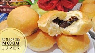 Fried bread filled with melted chocolate