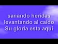 Algo esta cayendo aquí - Con letra - Música Cristiana