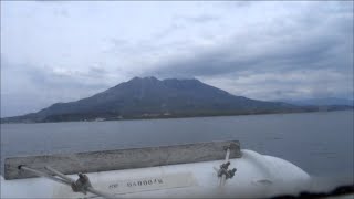 鹿児島港から種子島へ出港するトッピーの窓側席からの眺め（The view from the high-speed boat to sail from Kagoshima Port）