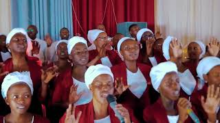 SINIYUMANGANYA CHOIR LIVE PERFORMANCE MUGITARAMO CYA NOEL//ADEPR RUHANGO