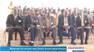 Museveni ne munne owa South Korea basisinkanye