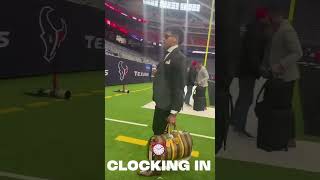 Patrick Mahomes ￼arriving to stadium! #footballshorts #nfl #football #shorts #kansascitychiefs