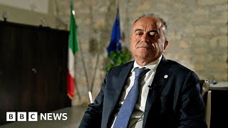 Man risking his life to fight Italy's most powerful mafia - BBC News