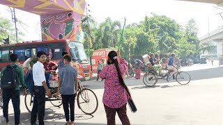 ঢাকায় সড়কে তরুণ-তরুণীরা ট্রাফিকের কাজ করছে | Natun Bangladesh 24