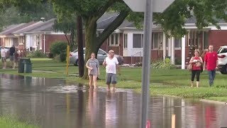 Flooding shuts down stretches of freeways in Detroit