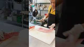 how to cut yellow tail  for sashimi and sushi#food #sushichef #japanesefood #fish #sushi #cheff