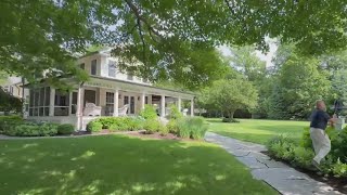 Kucko's Camera: Lakefront farmhouse built in 1900 for sale