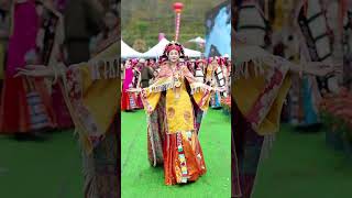 The last Jiarong Tibetan Golden Flower Queen stunned everyone in Beauty Valley Danba. Jiarong Tibet