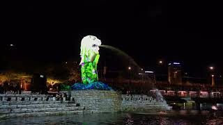 싱가포르 머라이언 파크 야경 녹색 머라이언(4K), Green Night Merlion at Merlion Park, Singapore(4K)