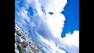 星空から朝焼けを経て昼の雨までのタイムラプス動画