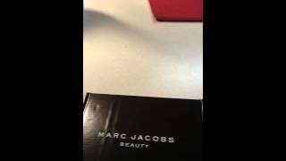 Unboxing the Marc Jacobs Beauty Velvet Noir Mascara from Influenster