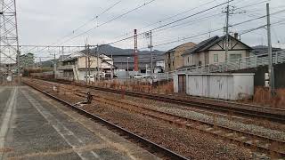 2024年12/30、JR山陽本線西条駅。宮原常駐機交換回送(上り単9402レ∶EF65-1128、下り単9401レ∶EF65-1124【トワ釜】)※西条駅付近にて離合シーン。