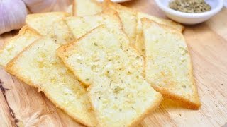 ขนมปังกรอบหน้าเนยกระเทียม | Crispy Garlic Bread