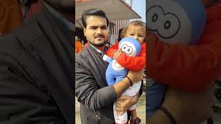 पहली बार अपने बच्चे के साथ Arvind Akela Kallu ji नज़र आये गांव में Video अरविंद अकेला कल्लू जी