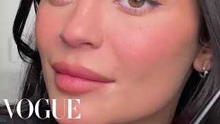 Kylie Jenner's Beauty Routine "Thin Brows Are In!"