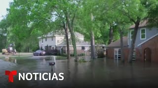 Gobernador de Texas anuncia que tres personas murieron por las inundaciones | Noticias Telemundo