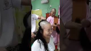 尼僧剃髪得度式02 Nun Headshave