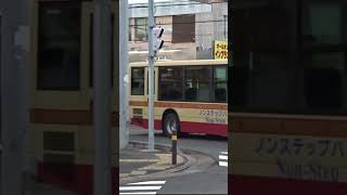 20241115🟥🟨🟧神奈中バス茅ヶ崎営ち70（湘南200か1385 PKG-MP35UK改）🚌ニュータウン入口にて