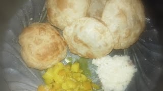 INDIAN FOOD : Luchi tarkari (Bengali Puri And Kaari) । Bengali Food#1