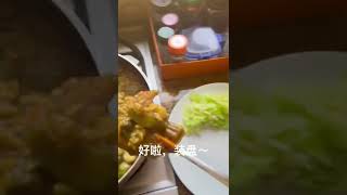 咖喱饭（牛肉、土豆、胡萝卜及家中有的爱吃的菜都可以放）注意：不要先放盐，咖喱一般是咸的！