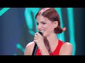 aurora canta “due respiri” con chiara galiazzo sul palco di the voice kids 3 blind auditions