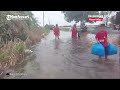 banjir kian meninggi warga berbondong bondong selamatkan barang berharga