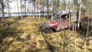 10 PäHäMa Helatorstai 2012 Venäjä - Offroadjouni ojan yli vinssaus.MOV