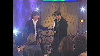 MICK JAGGER presents LEADING MAN JIM CARREY at VH1 Fashion Awards (2003)