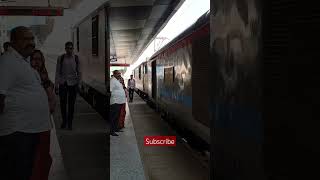 14017 Sadbhavana Express Arriving Ballia #balliarailwaystation #indianrailways #indianrail #railway