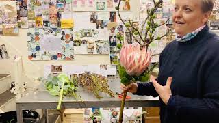 How to arrange a Protea vase design