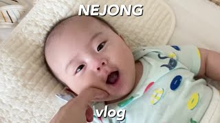 [Eng]코믹육아 - 희한한 행동을 하는 129일아기(몸무게97%,생후4개월)Vlog with a newborn - Funny actions by 129-day-old