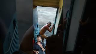 ट्रैन पैर चोर को चोरी करना पड़ा भारी train Pachauri