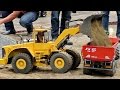 VOLVO L220E HYDRAULIC RC WHEEL LOADER 1:8 SCALE MODEL AT THE HARD WORK