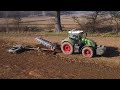 4kᵁᴴᴰ fendt 828 vario tractor pulling a kverneland 7 furrow lo plough near nacton suffolk