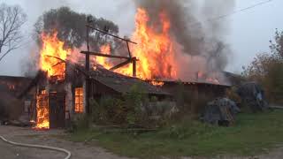 Львів: рятувальники ліквідували пожежу в приміщенні, де зберігалися вироби з дерева