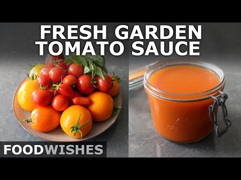 Fresh tomato sauce from the garden