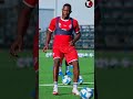 MSHAMBULIAJI MPYA WA SIMBA AWASHA MOTO MAZOEZINI #shorts #youtubeshorts #trendingshorts #simbasc